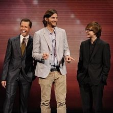 La new entry di Due uomini e mezzo Ashton Kutcher con Jon Cryer e Angus T. Jones agli upfronts CBS