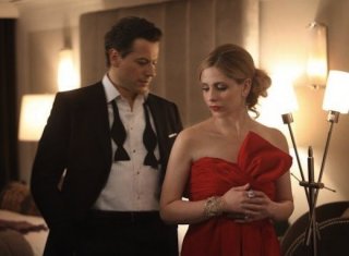 Sarah Michelle Gellar e Ioan Gruffudd in una prima immagine della nuova serie Ringer