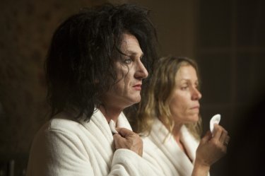 Sean Penn e Frances McDormand in una scena di This Must Be the Place, di Paolo Sorrentino.