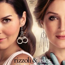 Un poster della stagione 2 di Rizzoli & Isles