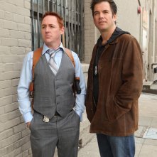 Donny Price (guest star Scott Grimes) e DiNozzo (Michael Weatherly) in Baltimore di NCIS