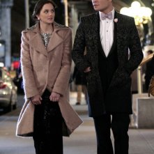 Ed Westwick e Leighton Meester passeggiano per strada nell'episodio The Wrong Kiss Goodnight di Gossip Girl