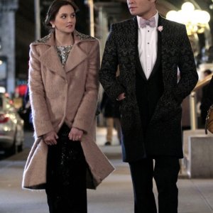 Ed Westwick e Leighton Meester passeggiano per strada nell'episodio The Wrong Kiss Goodnight di Gossip Girl