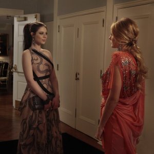 Georgina (Michelle Trachtenberg) parla con Serena (Blake Lively) nell'episodio The Wrong Kiss Goodnight di Gossip Girl