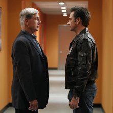 Un giovane DiNozzo (Michael Weatherly) faccia a a faccia con Gibbs (Mark Harmon) nell'episodio Baltimore di NCIS