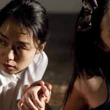 Jeon Do-Youn e Seo Woo in una scena del dramma The Housemaid di Im Sang-soo