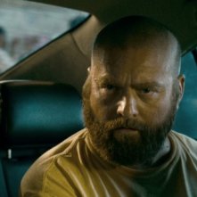 Un inquietante Zach Galifianakis in una scena di Una notte da leoni 2