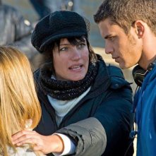 Cinzia Bomoll tra Alice Bellagamba (di spalle) e Andrea Montovoli sul set di Balla con noi