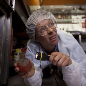 Katja Riemann irricononoscibile nel film Die Relativitätstheorie der Liebe