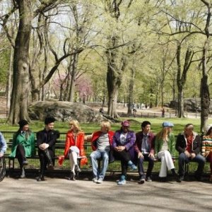 Il giovane cast di Glee a Central Park nell'episodio New York, finale della seconda stagione