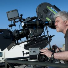 Il Regista Pedro Almodovar Sul Set Del Suo Film La Piel Que Habito 204572