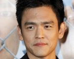 Un atto di forza per John Cho