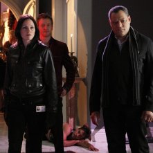 Jorja Fox e Laurence Fishburne in una scena dell'episodio Unleashed di CSI: Scena del crimine