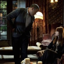 Langston (Laurence Fishburne) e Lady Heather (Melinda Clarke) nell'episodio Unleashed di CSI: Scena del crimine