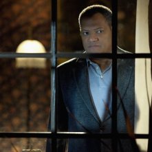 Laurence Fishburne Affacciato A Una Finestra In Una Scena Dell Episodio Unleashed Di Csi Scena Del C 204757