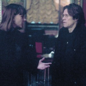 Christiane Paul con Willem Dafoe nel film La polvere del tempo (I skoni tou hronou)