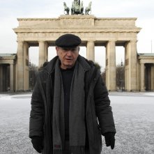 Theodoros Angelopoulos sul set del suo La polvere del tempo (I skoni tou hronou)