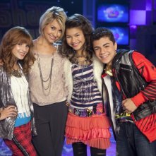 Una foto di gruppo del cast di A tutto ritmo