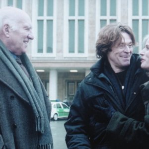 Willem Dafoe tra Michel Piccoli e Irène Jacob nel film The Dust Of Time (I skoni tou hronou)