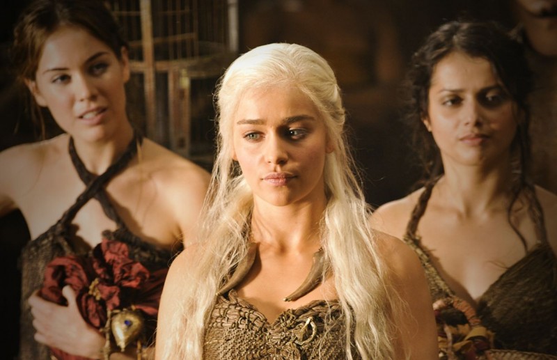 Emilia Clarke in una scena dell'episodio Your Win or You Die di Game of Thrones