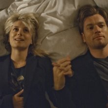 Ewan McGregor e Melanie Laurent in una scena del film Beginners