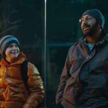 Kad Merad e Gaspard Meier in una scena del film Monsieur Papa