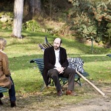 Kad Merad in una scena di Monsieur Papa