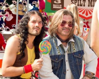 Russell Brand e un irriconoscibile Alec Baldwin in Rock of Ages