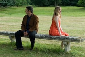 Sergi López e Isabelle Carré in una scena del film Rendez-vous avec un ange