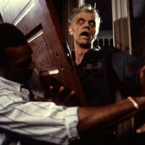 Una scena tratta dal remake del 1990 di La notte dei morti viventi