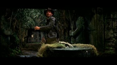 Harrison Ford in una scena de I predatori dell'arca perduta