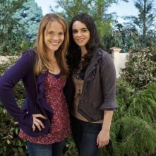 Katie LeClerc e Vanessa Marano in una foto promozionale di Switched at Birth