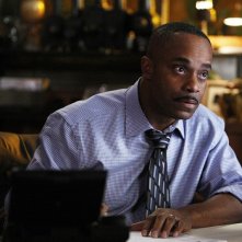Leon Vance (Rocky Carroll) in una scena dell'episodio Familia di NCIS: Los Angeles
