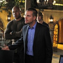 LL Cool J e Chris O'Donnell durante una discussione nell'episodio Familia di NCIS: Los Angeles