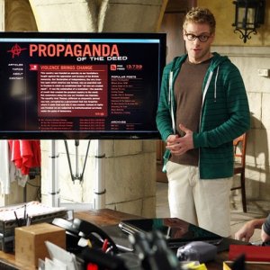 Renée Felice Smith, Barrett Foa e Eric Christian Olsen nell'episodio Imposters di NCIS: Los Angeles