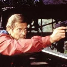 Roger Moore in una scena del film Octopussy operazione piovra