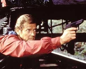 Roger Moore in una scena del film Octopussy operazione piovra