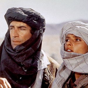 Timothy Dalton e Maryam d'Abo in una scena del film Agente 007, zona pericolo
