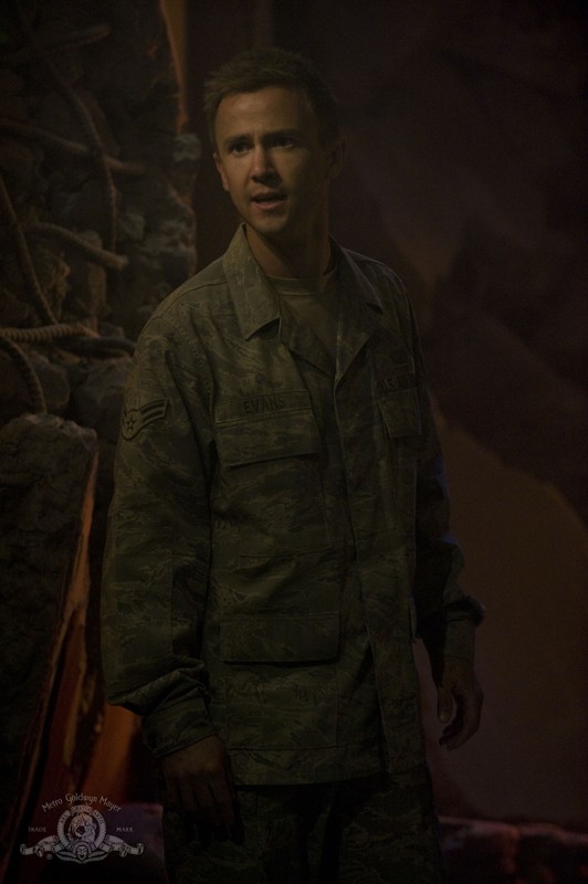 Airman Evans Morgan David Jones In Una Scena Dell Episodio Alliances Di Stargate Universe 205495
