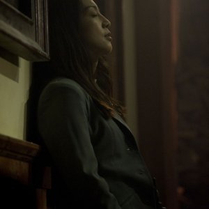 Camille (Ming-Na) in una scena dell'episodio Alliances di Stargate Universe