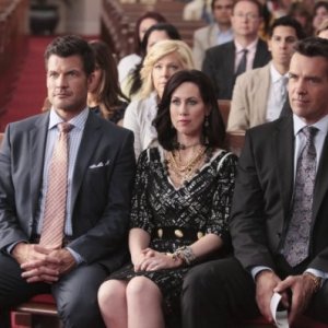 David James Elliott, Mark Deklin e Miriam Shor in una scena del pilot di Good Christian Belles