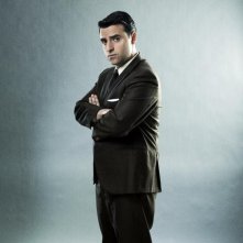 David Krumholtz  in una foto promozionale della serie The Playboy Club