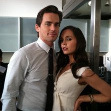 Eliza Dushku e Matt Bomer sul set della stagione 3 di White Collar
