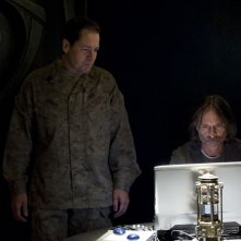 French Stewart e Robert Carlyle nell'episodio Alliances di Stargate Universe
