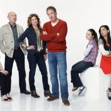 Il cast riunito in una foto promozionale della serie Last Man Standing