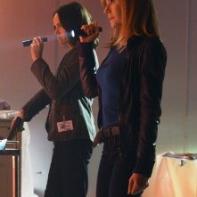Jorja Fox e Marg Helgenberger in una scena dell'episodio Cello And Goodbye di CSI: Scena del crimine
