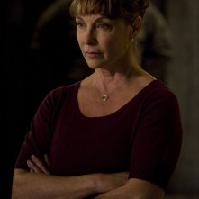 La Senatrice Michaels (Kathleen Quinlan) in un momento dell'episodio Alliances di Stargate Universe