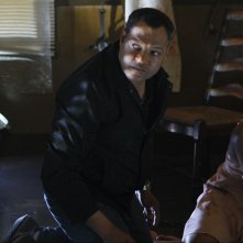 Langston (Laurence Fishburne) nell'episodio In A Dark, Dark House di CSI: Scena del crimine