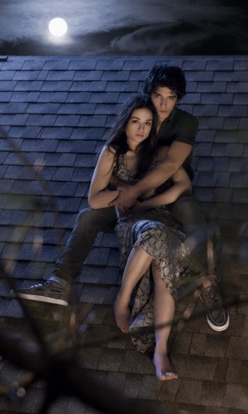Tyler Posey E Crystal Reed In Una Foto Promozionale Della Serie Teen Wolf 205606