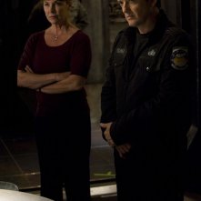 Kathleen Quinlan e Justin Louis in una scena dell'episodio Alliances di Stargate Universe